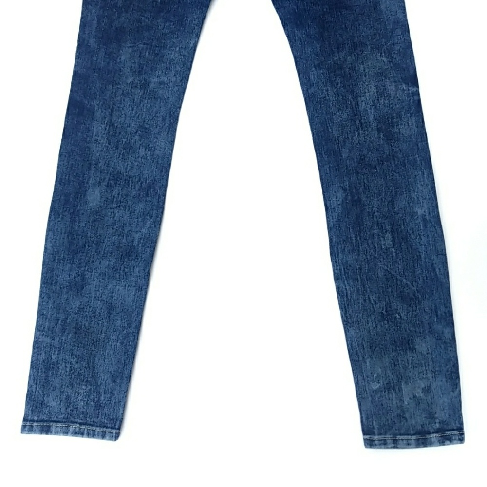 Jeans with a pop of sparkle - Picture 7 of 8